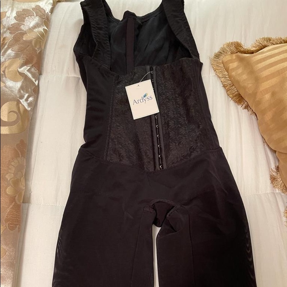 BRAND NEW SHAPEWEAR